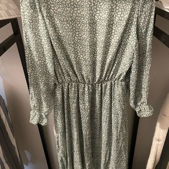 Ruffled Long Sleeve Green and White Dress - Picture 2 of 12
